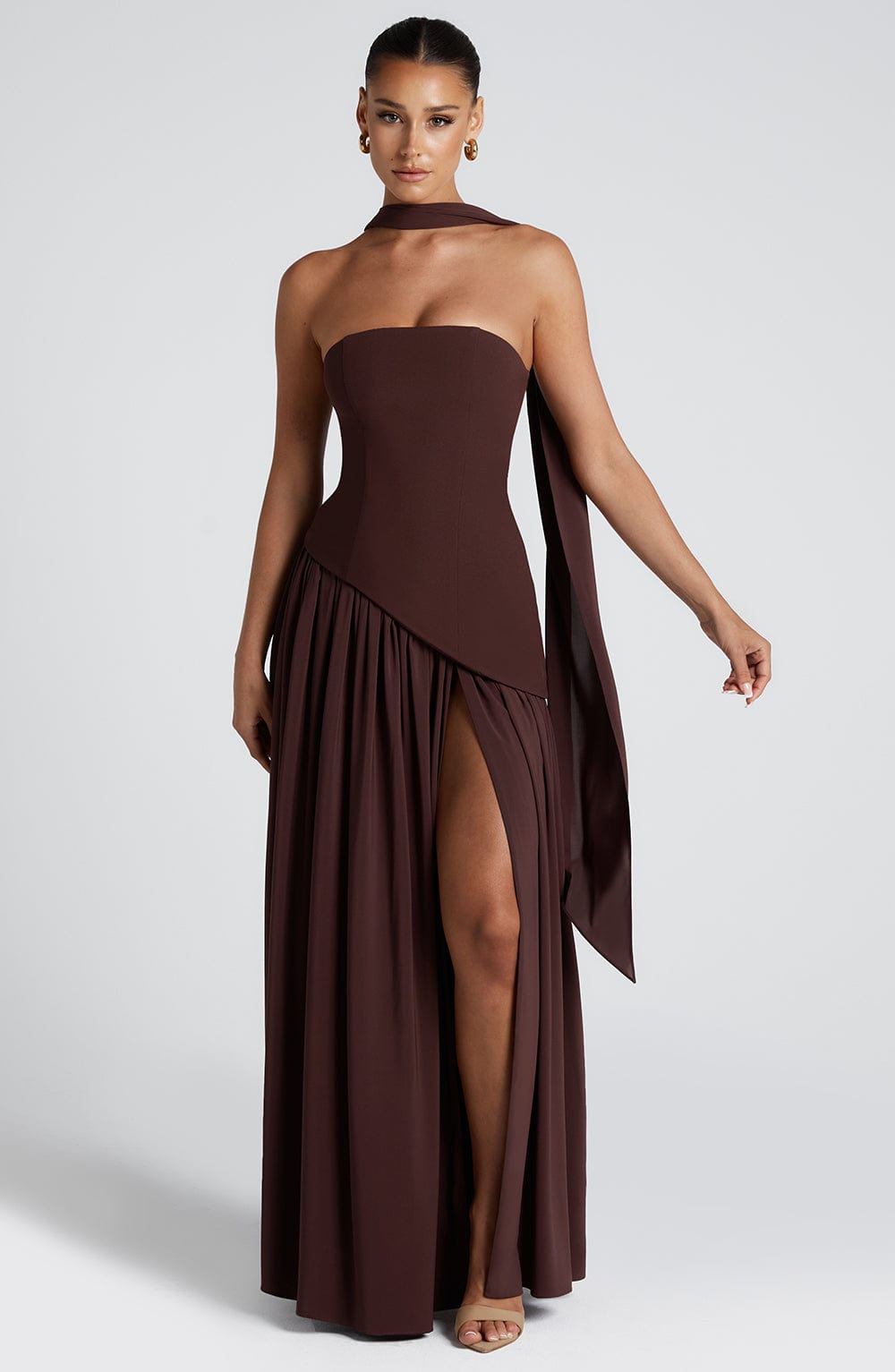 Elegant Strapless White Maxi Dress with Asymmetric Waist and High Slit – Perfect for Summer Events 4