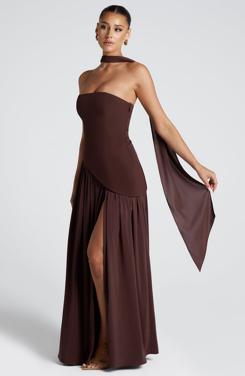 Elegant Strapless White Maxi Dress with Asymmetric Waist and High Slit – Perfect for Summer Events 5